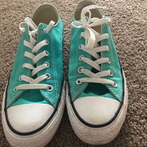 Converse chucks gently used W 9.5/M 7.5